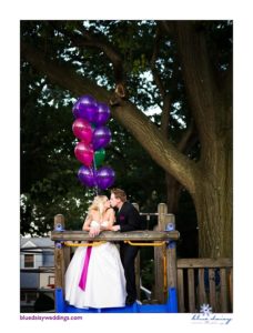 bride and groom kissing with balloons