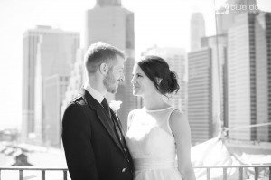wedding couple in front of the Manhattan skyline New York City